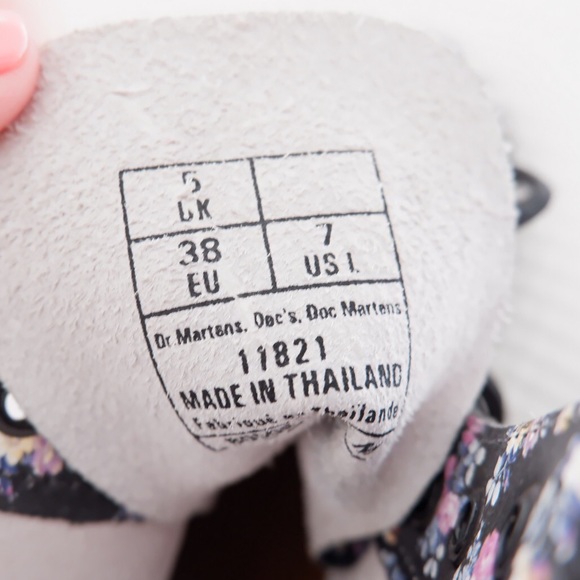 DR. MARTENS 1460 FLORAL LACE UP BOOTS ✨ - Picture 6 of 6